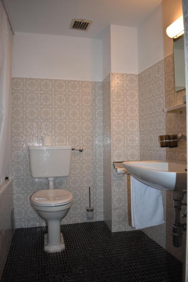 Hotel Schwert Näfels Buitenkant foto